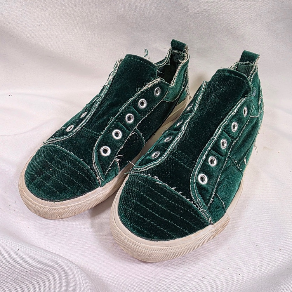 Corkys Women's Babalu Green Velvet Slip-On Sneakers Size 8